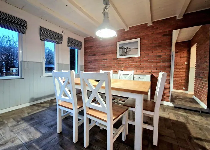 Pod Morskim Niebem 度假居 Poddąbie